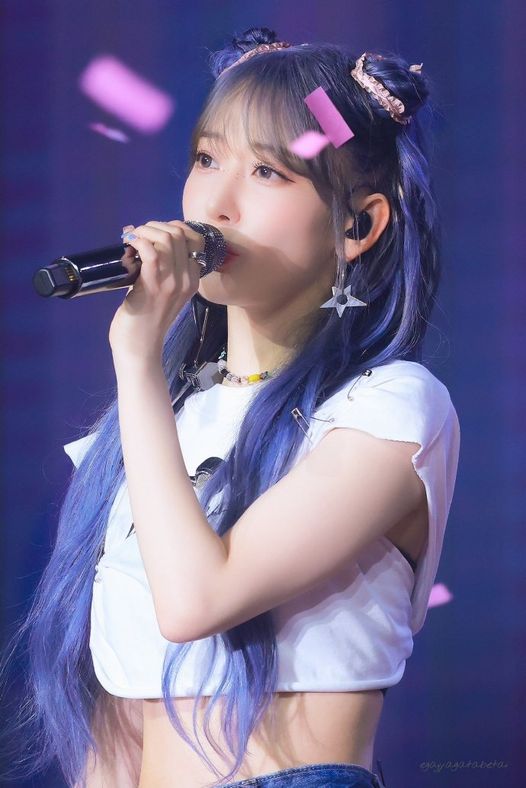 le sserafim sakura