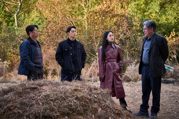 Exhuma Kim Go Eun - Choi Min Sik - Yoo Hae In Lee Do Hyun