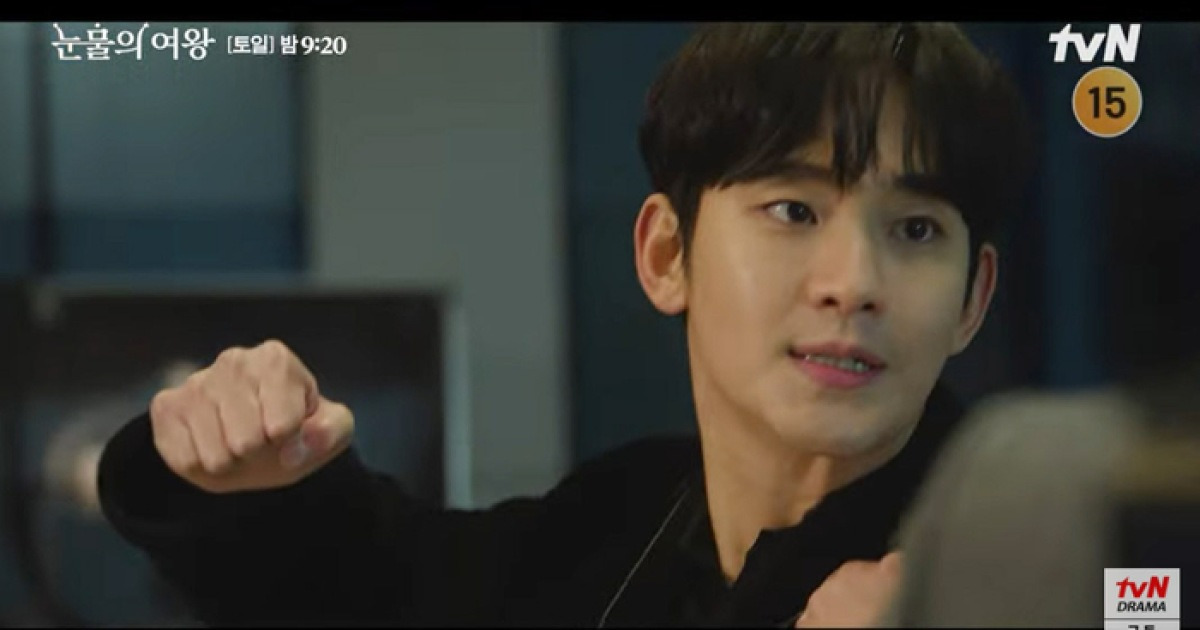 Kim Soo-hyun Punches Park Sung-hoon Out Of Anger In “Queen Of Tears