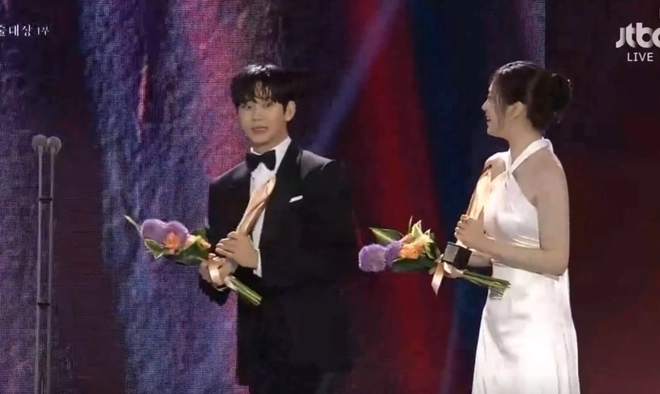 ahn yujin-kim so hyun-baeksang arts awards