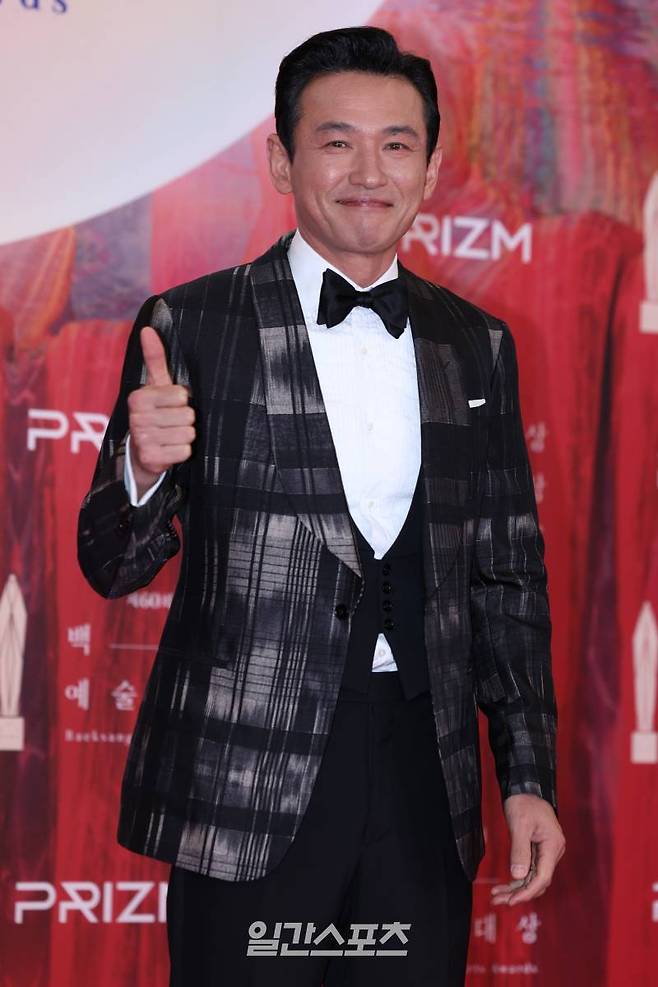 hwang jung min
