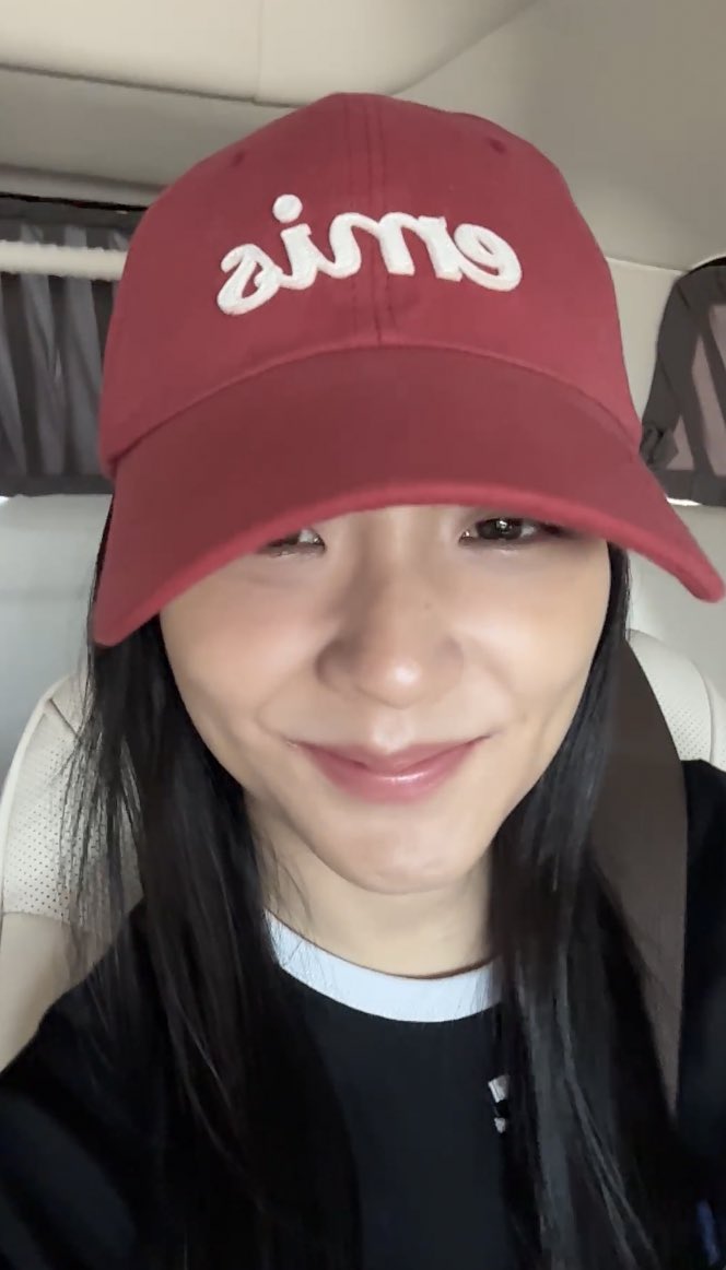 jisoo blackpink airport