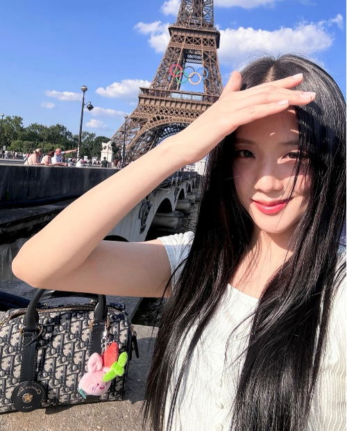 blackpink jisoo paris