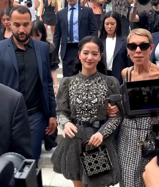 Blackpink jisoo Paris Haute Couture F:W 2024 Fashion Week