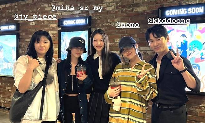 Gong Seung-yeon-twice mina-momo-jeong yeon