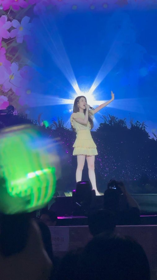 iu akmu concert