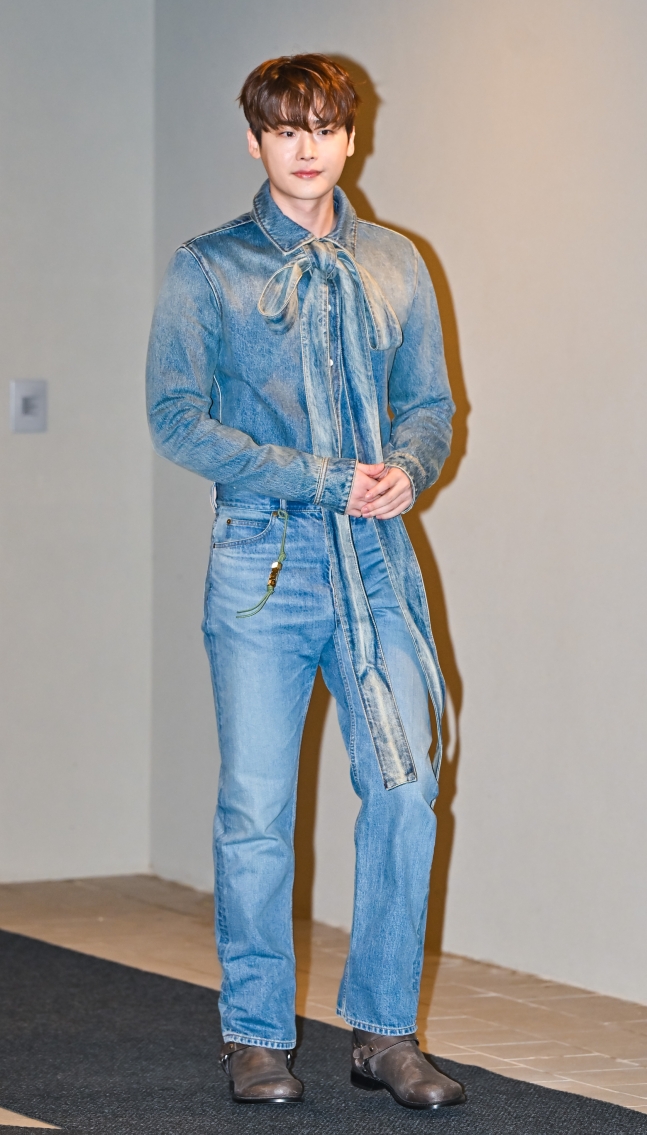 lee jong suk
