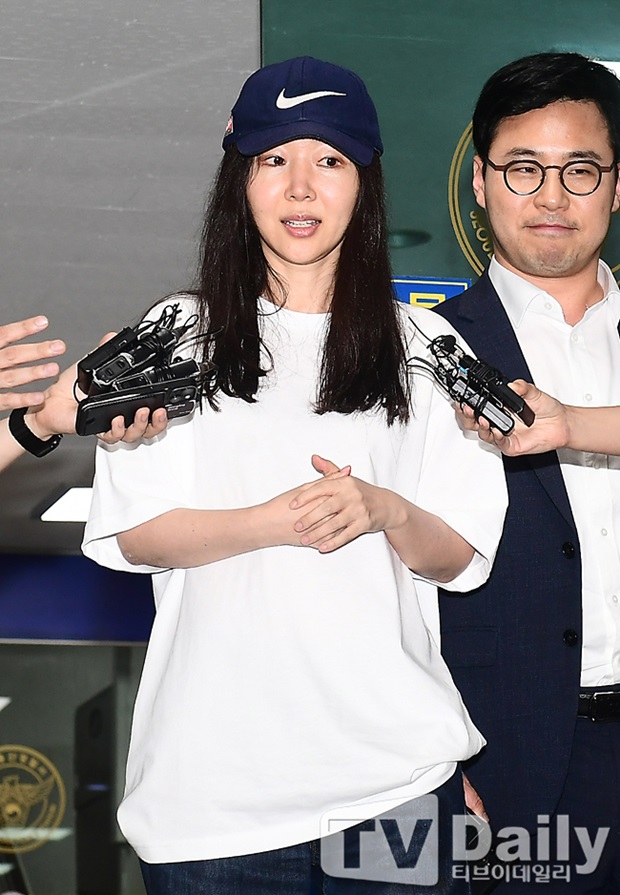 min hee jin
