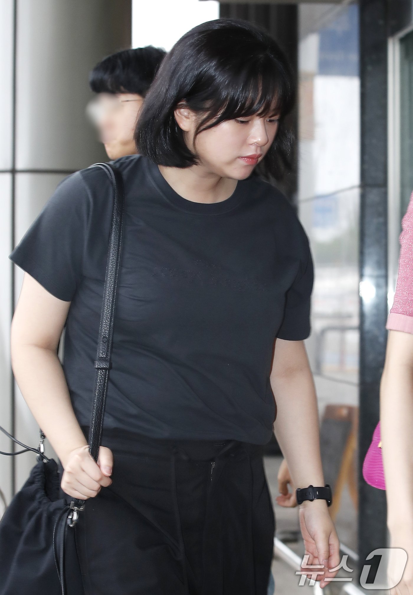jeongyeon twice airport