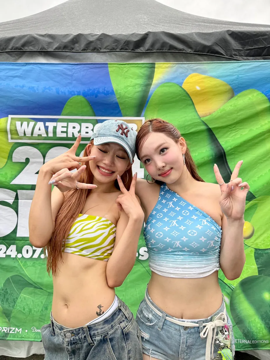 KISS OF LIFE Julie TWICE Nayeon waterbomb