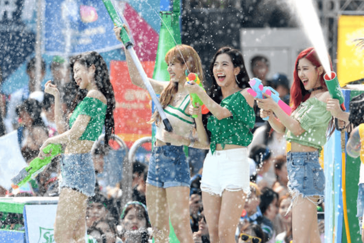 blackpink water bomb thumbnail