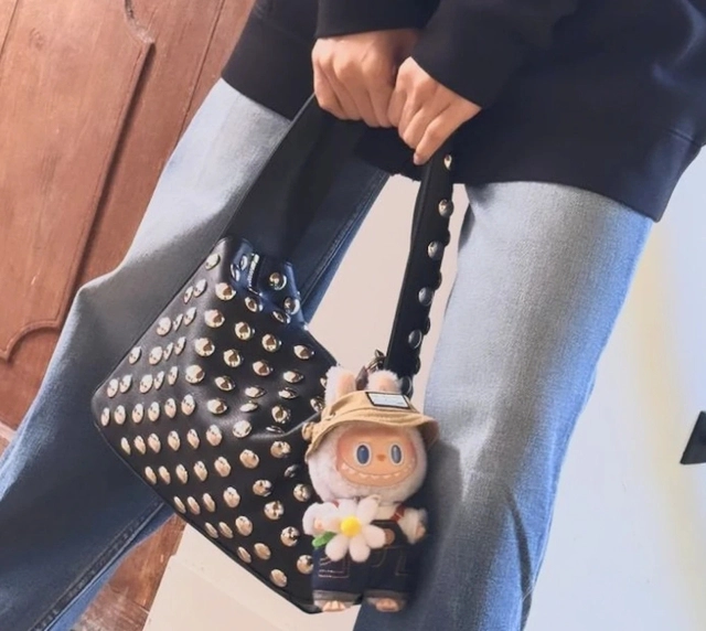 lisa blackpink labubu