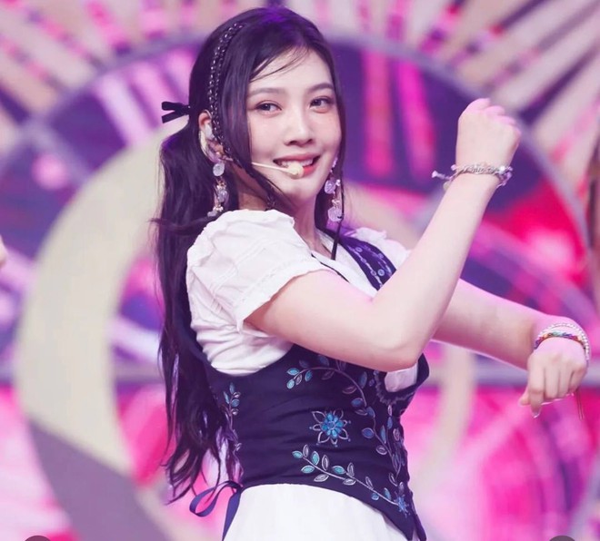joy red velvet