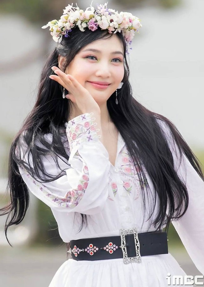joy red velvet