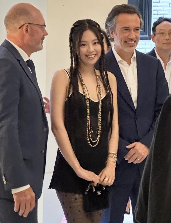 jennie chanel