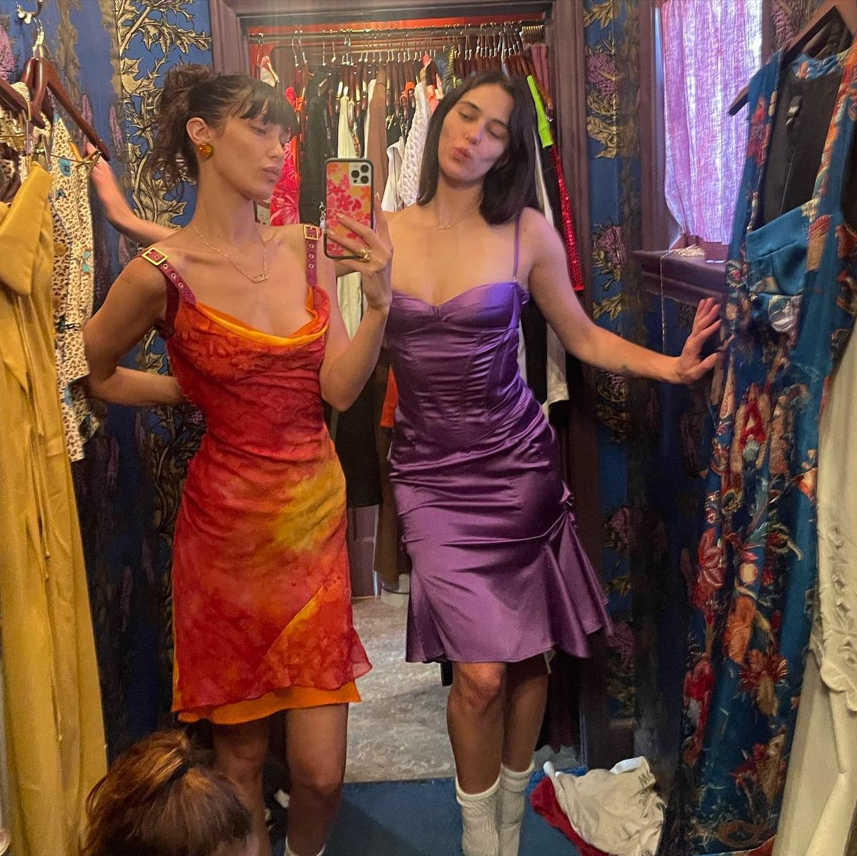 Bella Hadid-Devon Lee Carlson 