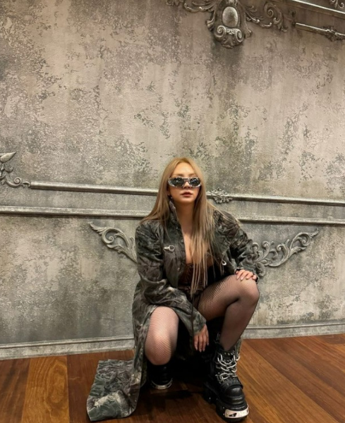 2ne1 cl-11-081724