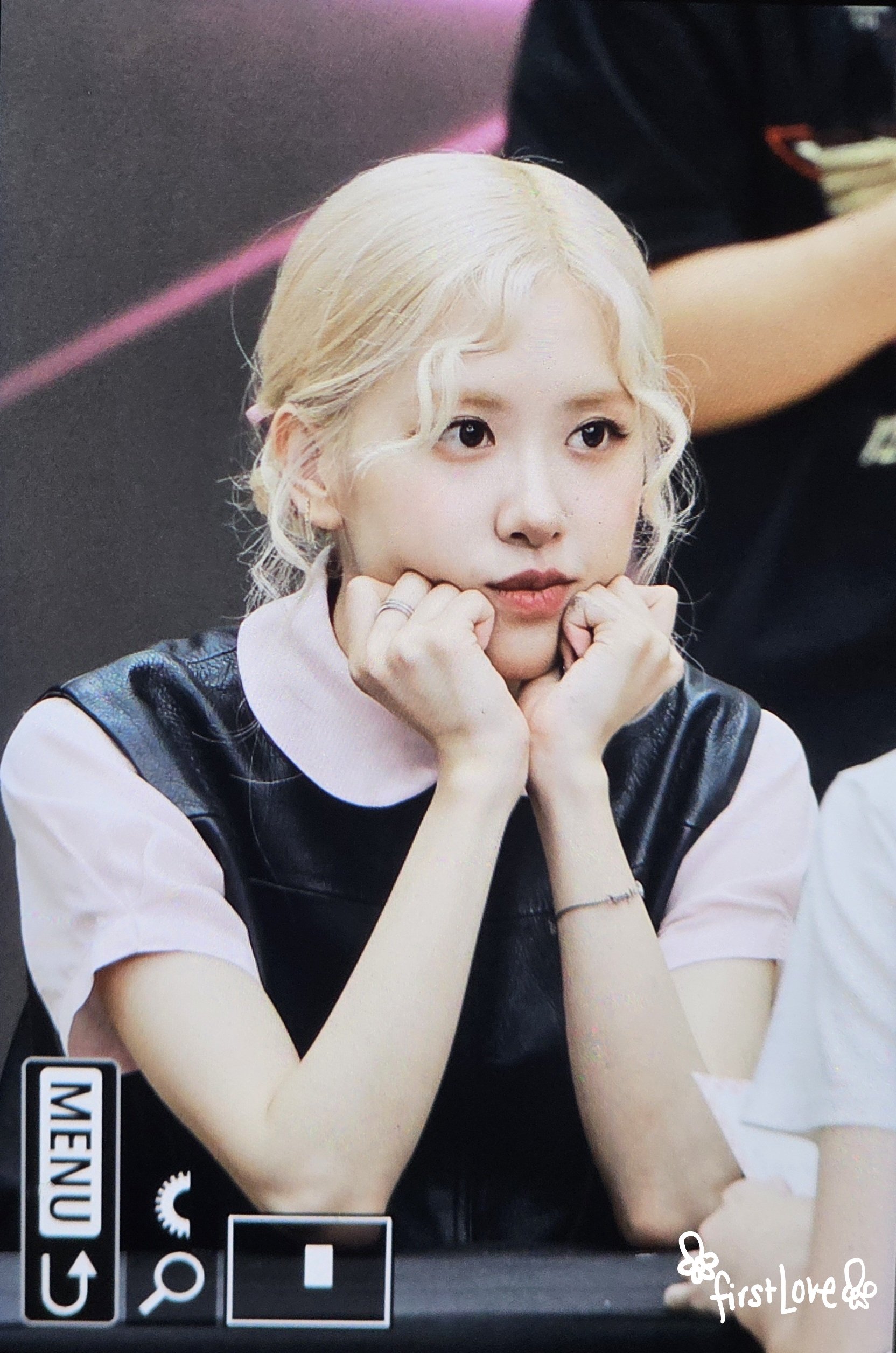 DPO0VloU8AAtMWW rose blackpink