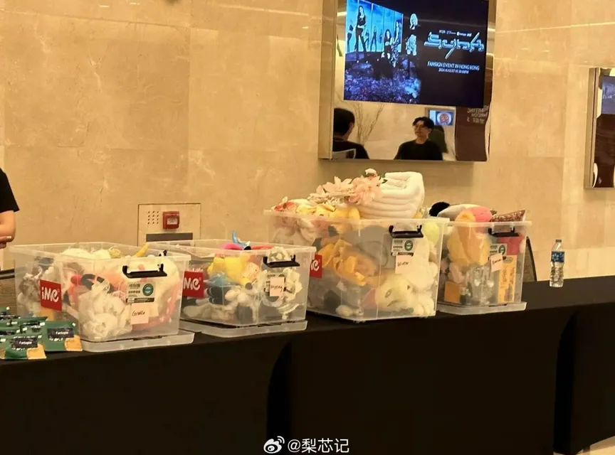Giselle, NingNing, Winter, and Karina’s boxes