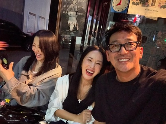 Go Hyun-jung, Uhm Jung-hwa, Ha Jung-woo