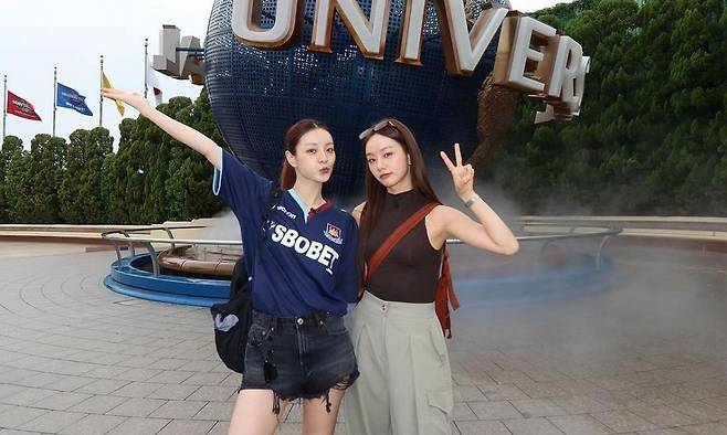 Hyeri & Younger Sister Show Off Twin Beauties-thumbnail