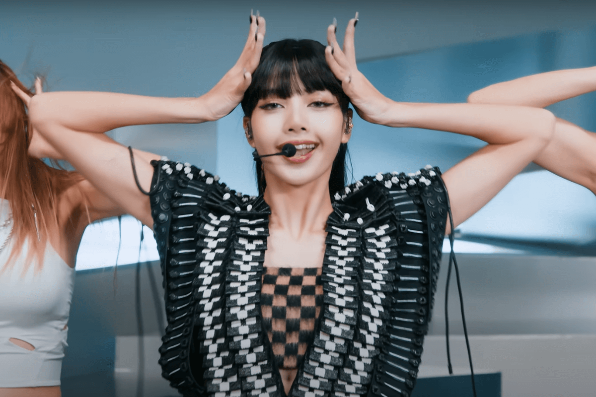 lisa blackpink thumbnail