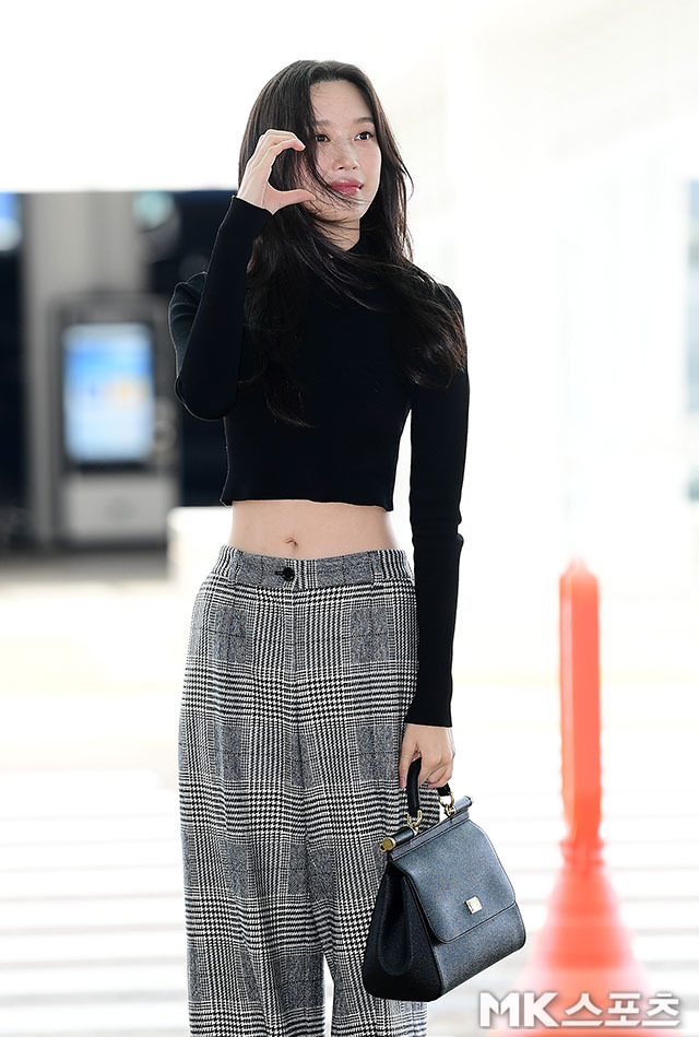 moon-ga-young-airport-1-180924