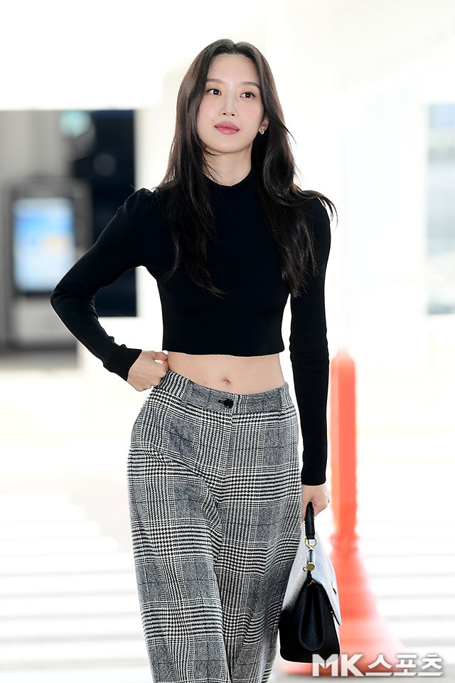moon ga young airport