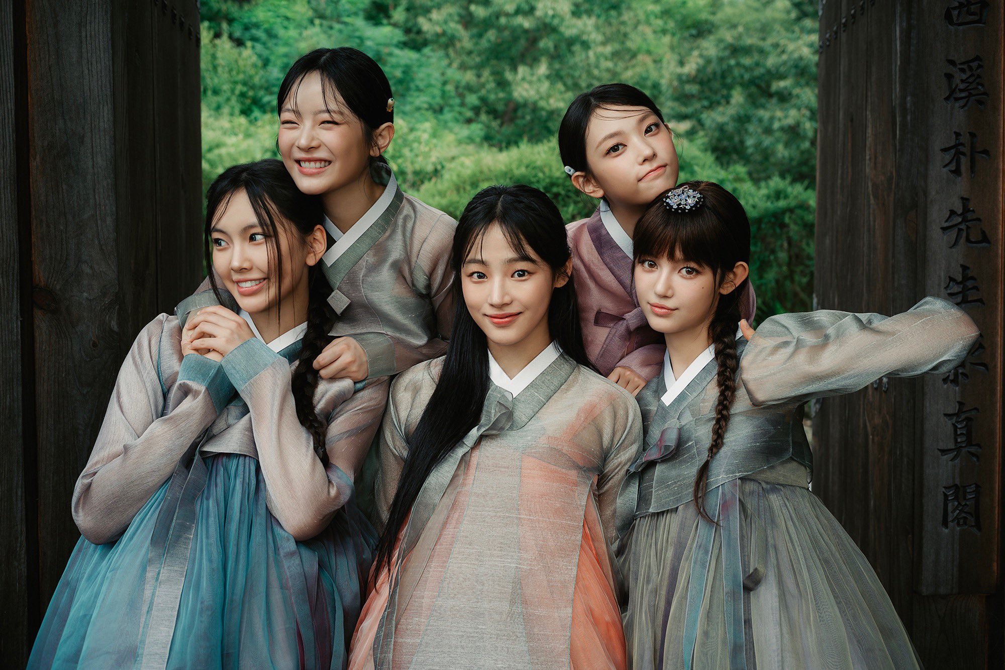 newjeans hanbok
