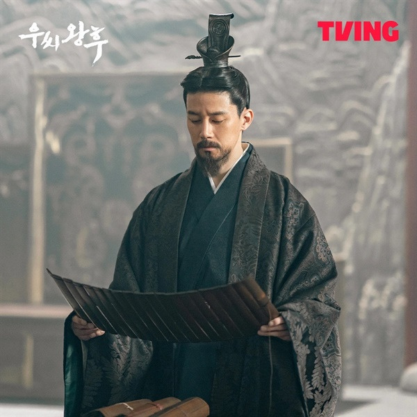 queen woo-1-091624