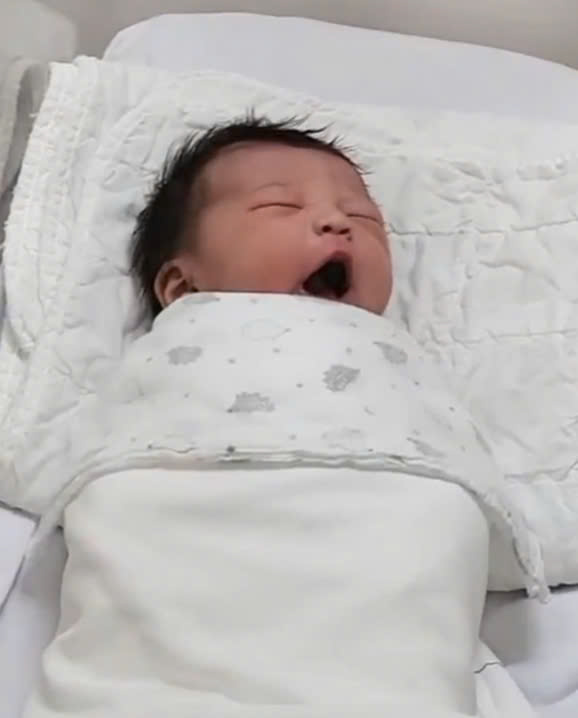 Baek A-yeon-baby-1-130924