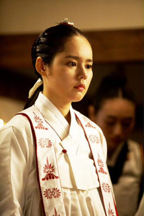 Han Ga In - The Moon Embracing The Sun