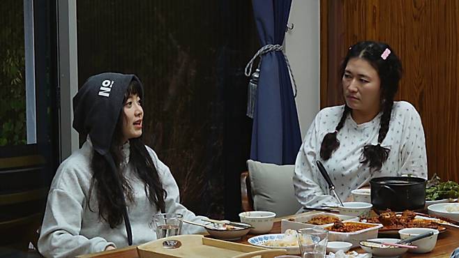 Let's Live Together with Park Won-sook Goo Hye-sun