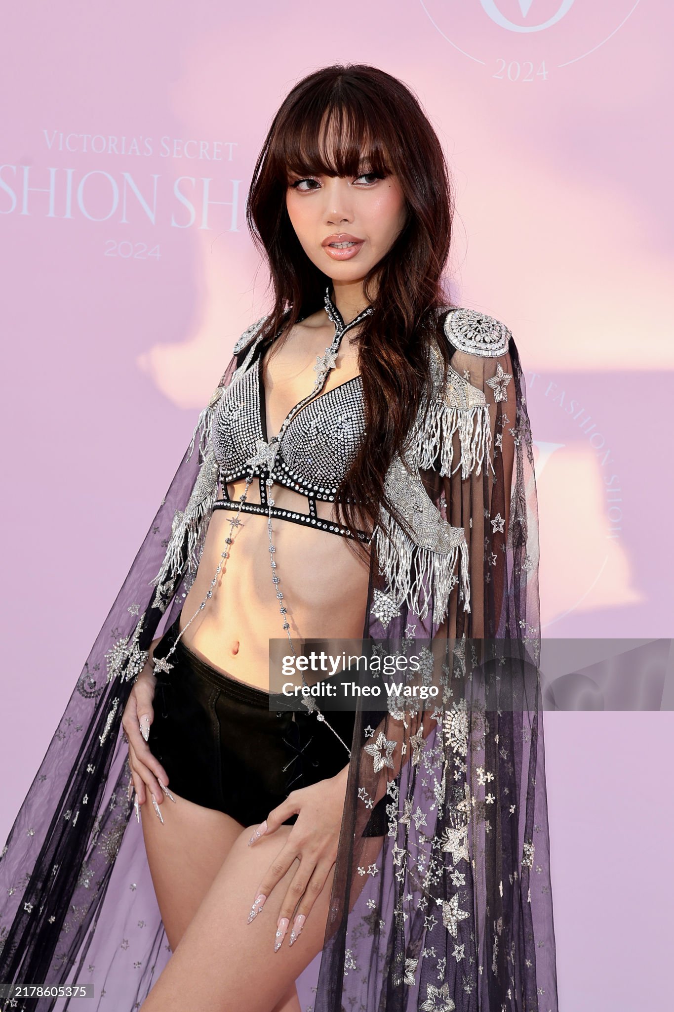 lisa blackpink victoria secret fashion show
