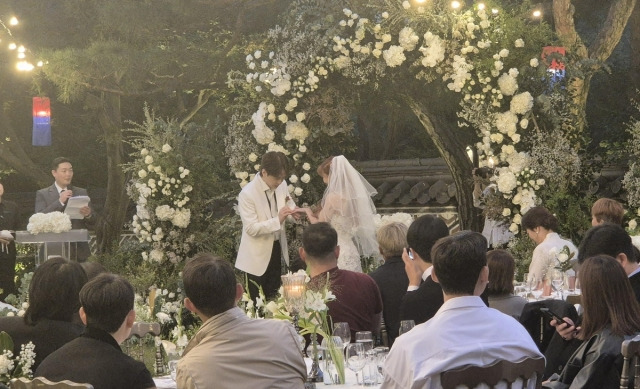 HyunA Yong Jun-hyung-wedding