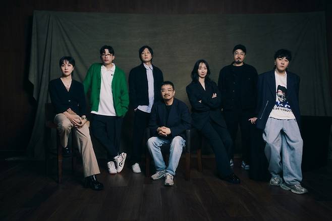 Ji-won Han Tae-seong Lee Byeong-woo Kim Sang-ho Yeon Namgoong-seon Tae-jun Kim và Seong-hyeon Byun Netflix