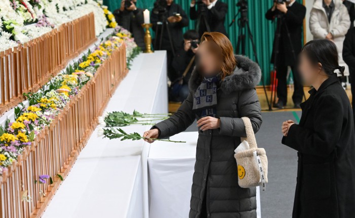 Heartbreaking Scenes At Jeju Air Plane Crash Memorial Altar In Muan
