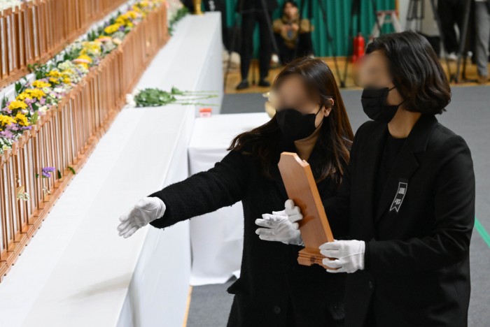 Heartbreaking Scenes At Jeju Air Plane Crash Memorial Altar In Muan