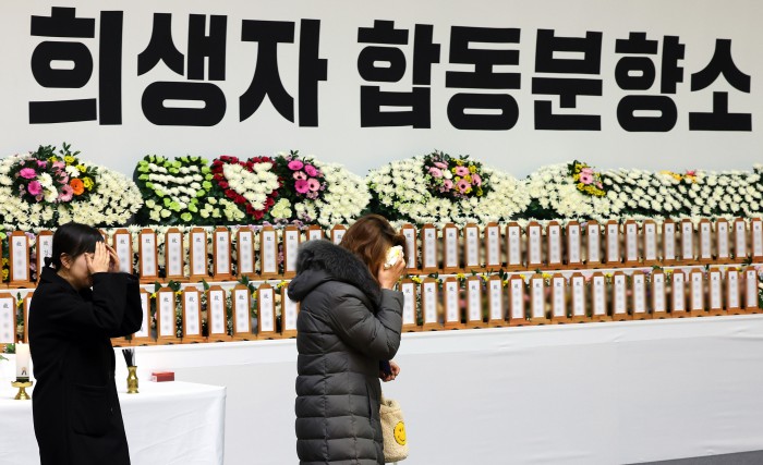 Heartbreaking Scenes At Jeju Air Plane Crash Memorial Altar In Muan