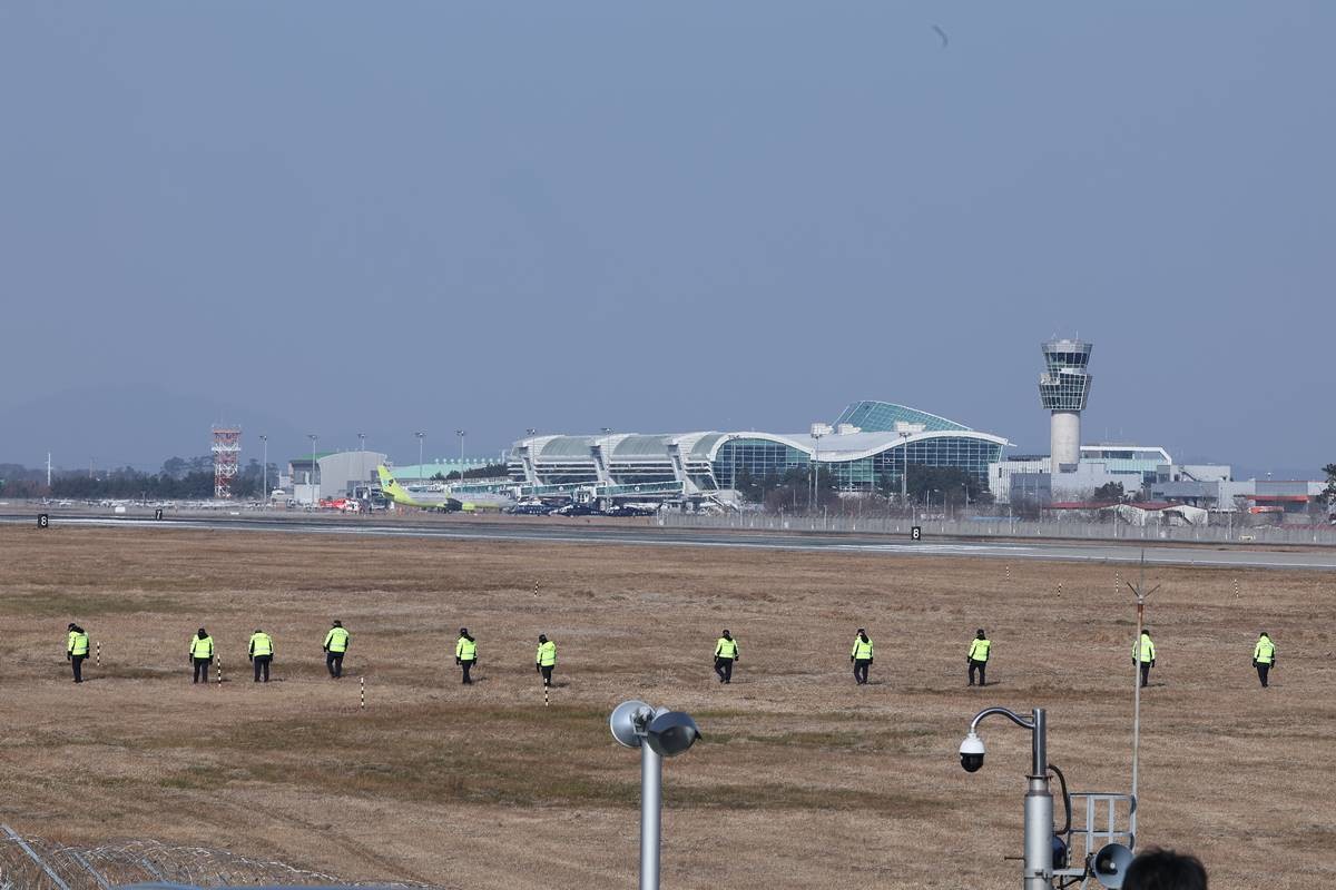 South Korean Plane Crashes and Catches Fire