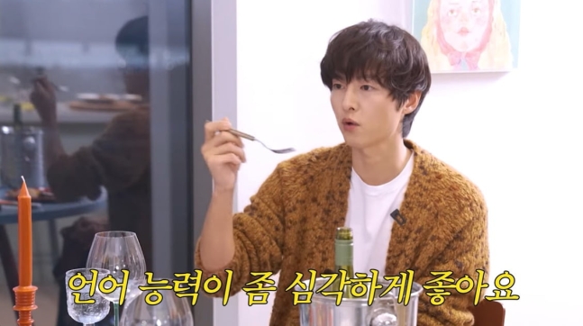 Song Joong-ki Who Surprised Choi Hwa-jung with His Boyish Charm Told His Newlywed Stories