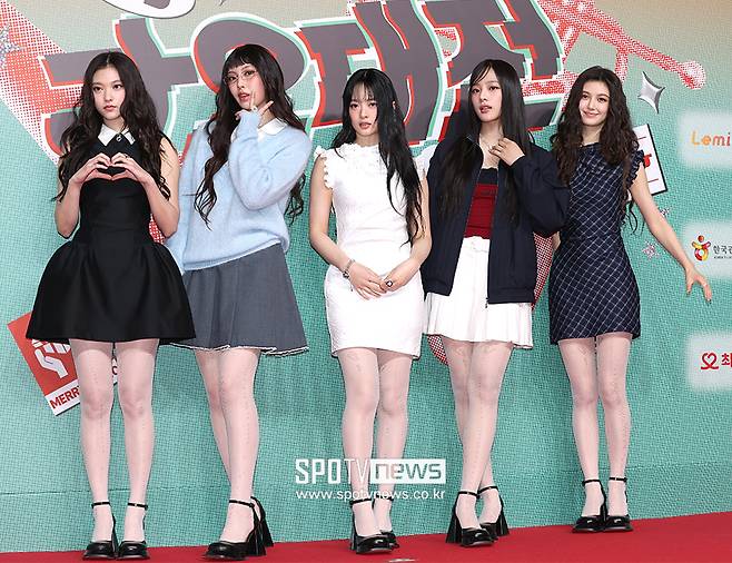 NewJeans on the red carpet, unable to say their team name "NewJeans"