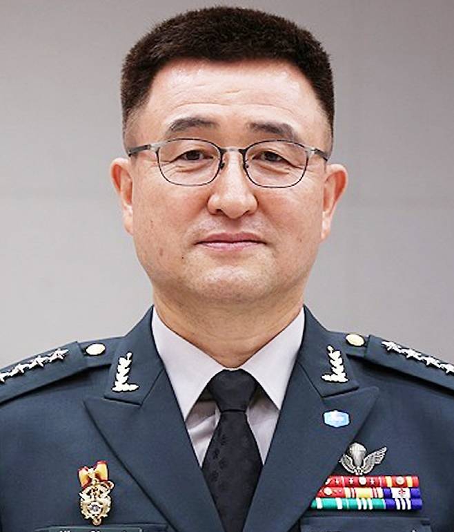 Martial Law Commander Park An-soo real men