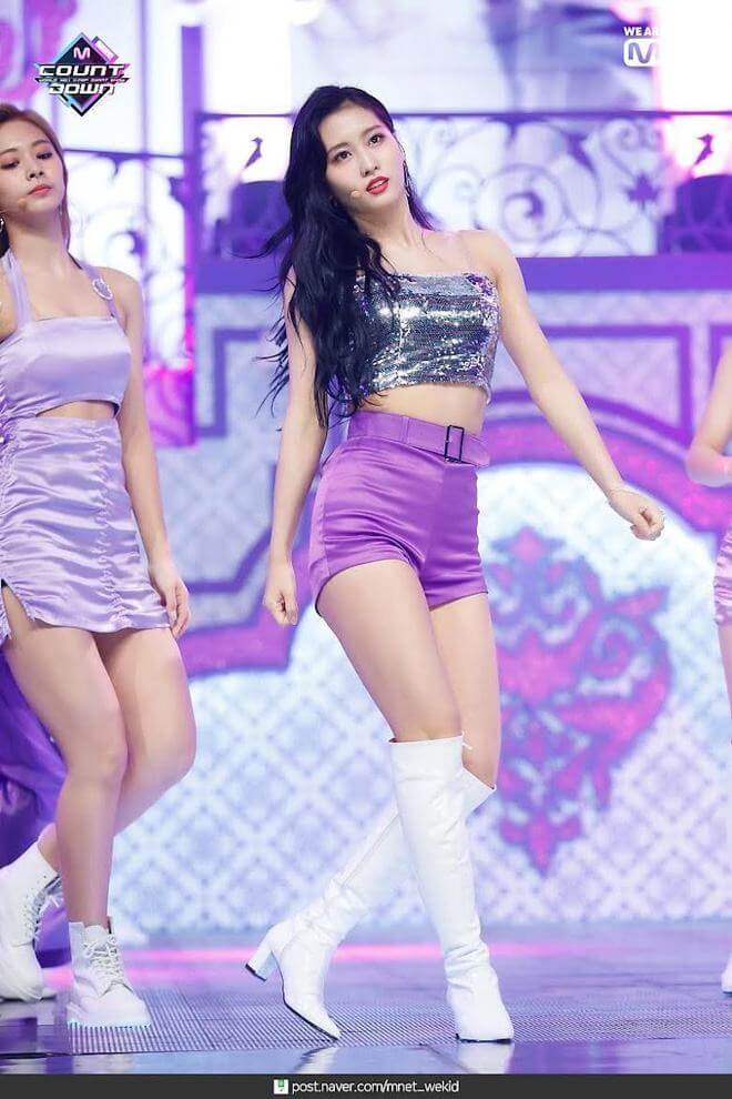 twice-momo-body-211121