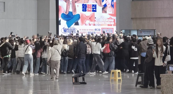 Hearts2Hearts' airport
