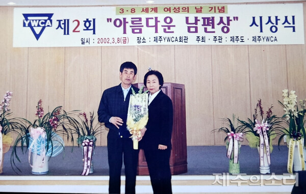 Real-Life Inspirations Behind IU and Park Bo-gum in When Life Gives You Tangerines