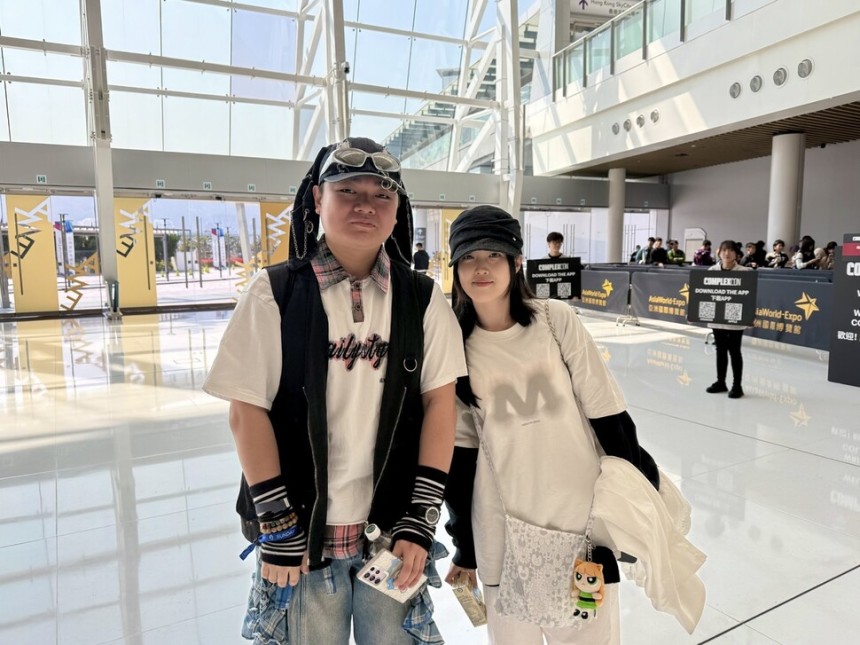 NewJeans Takes Over Hong Kong