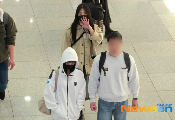 NewJeans Arrives in Hong Kong Amid Legal Battle with ADOR