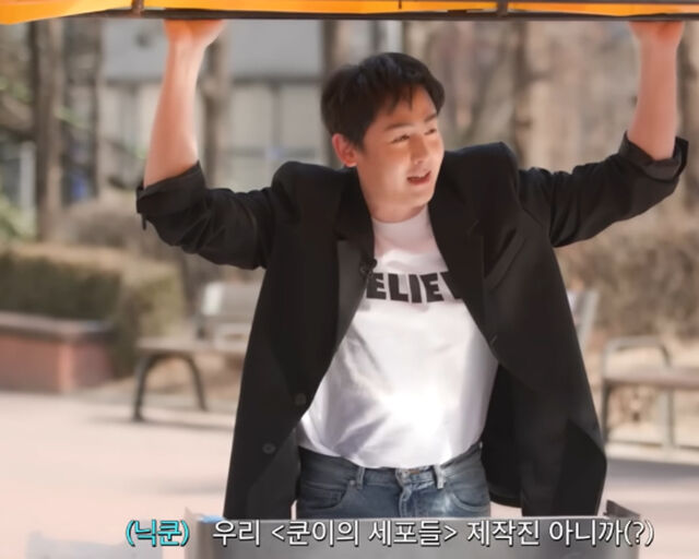 2PM Nichkhun Sells Bungeoppang in Hongdae