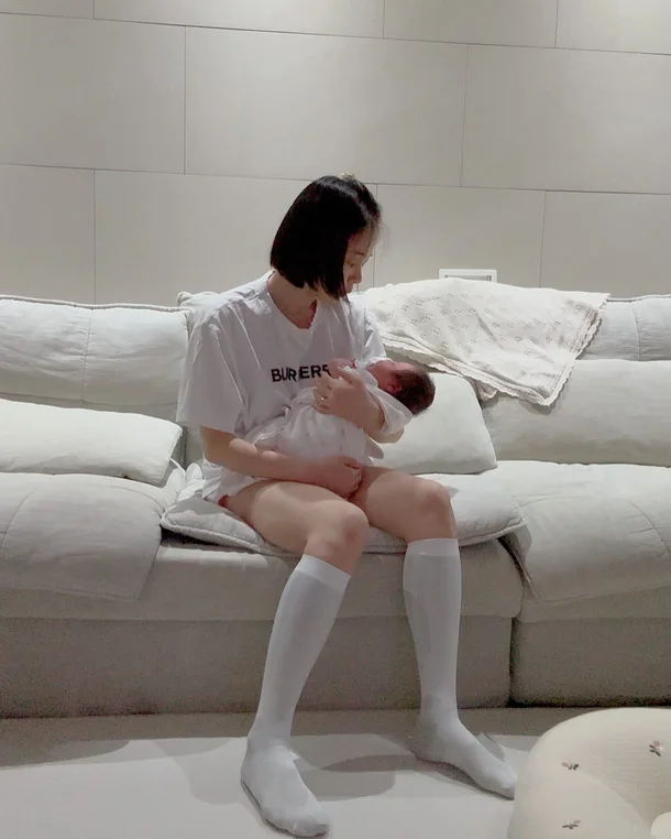 Kim Bo-mi Nearly Hit by Reversing Truck in Apartment Complex